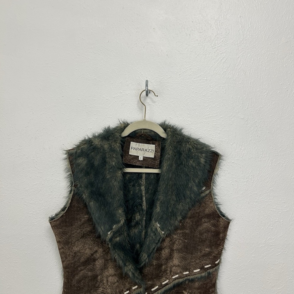 Vintage Y2K Paparazzi Brown Faux Fur Vest Western Hippie Waist Coat Sz M Button - Picture 2 of 9